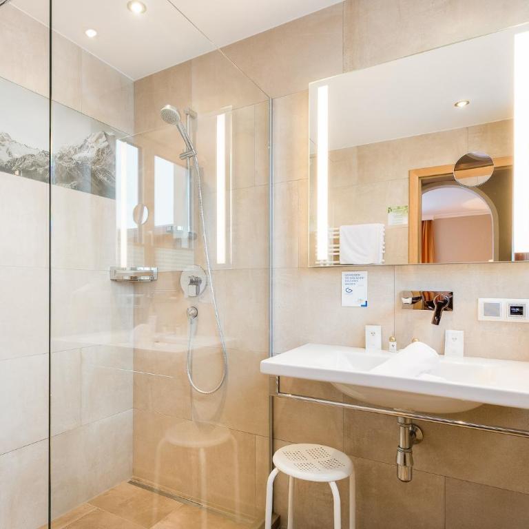 Gästehaus Hornegger - Doppelzimmer mit Balkon - 5