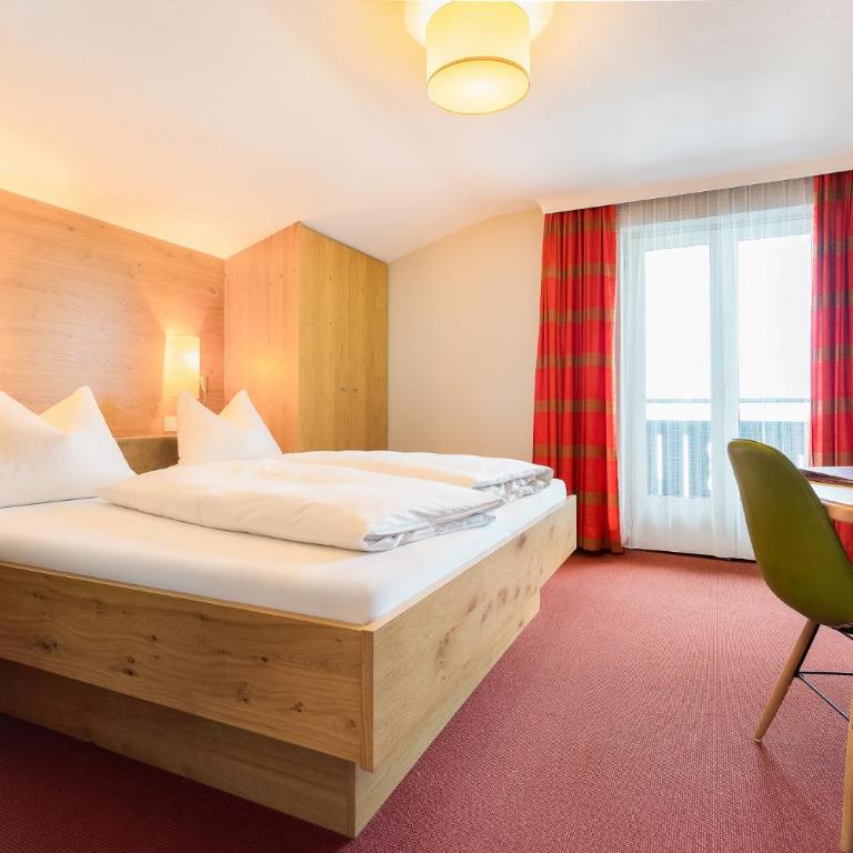 Gästehaus Hornegger - Doppelzimmer mit Balkon - 5