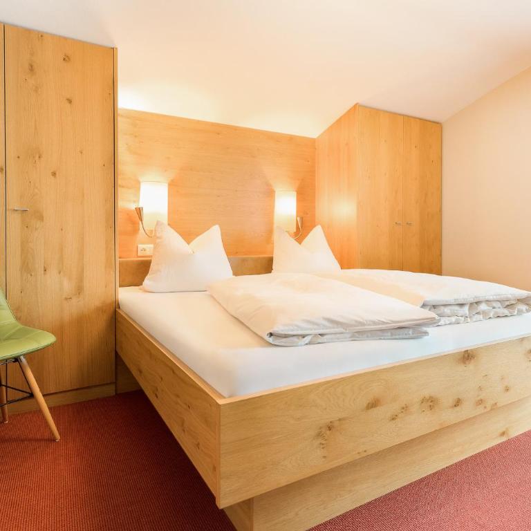 Gästehaus Hornegger - Doppelzimmer mit Balkon - 6