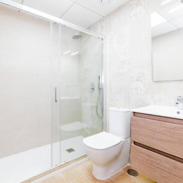 Modern Beach & Spa - One-Bedroom Apartment - 14