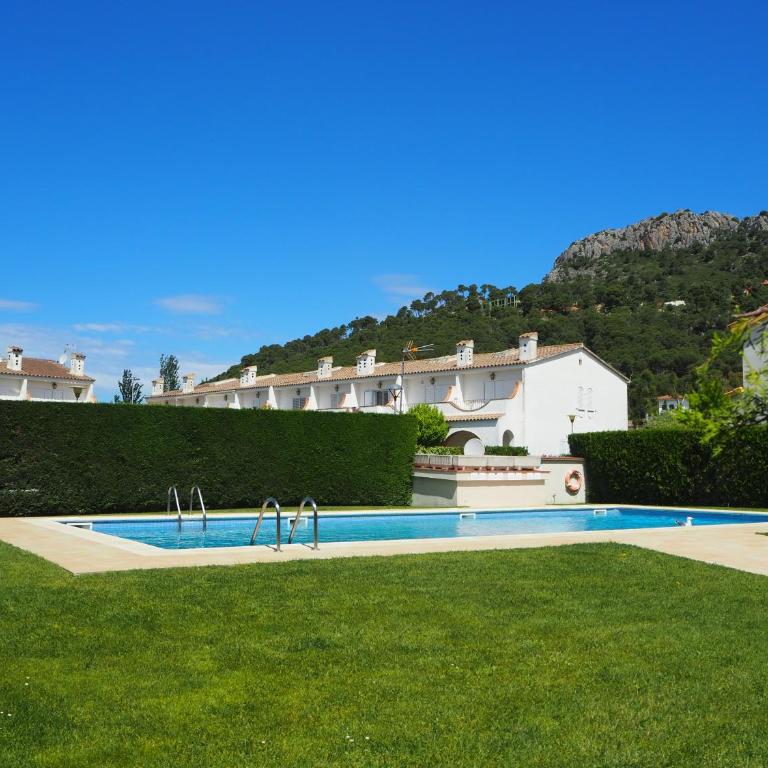 Casa en l'Estartit, piscina, jardín comunitario - Three-Bedroom House - 18
