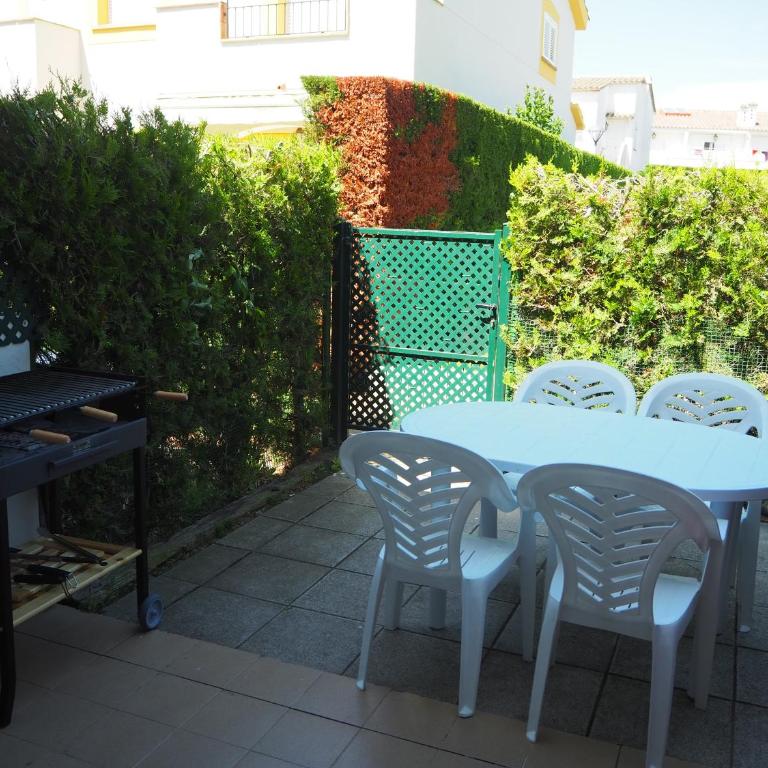 Casa en l'Estartit, piscina, jardín comunitario - Three-Bedroom House - 17