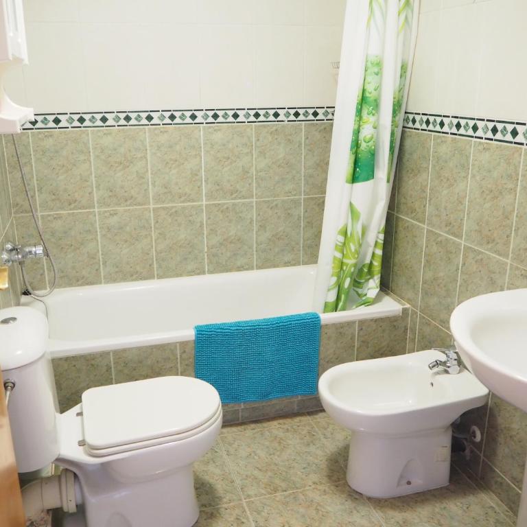 Casa en l'Estartit, piscina, jardín comunitario - Three-Bedroom House - 13