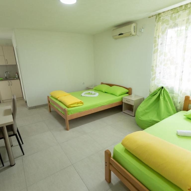 Ivy Love Apartmani - Apartment with Mountain View - 8