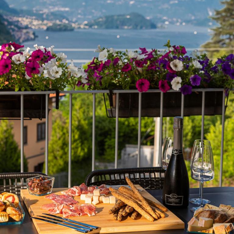 We Lake Como: lake view apartment, feeling home in charming Argegno - Appartamento con 1 Camera da Letto, Balcone e Vista Acqua - 8