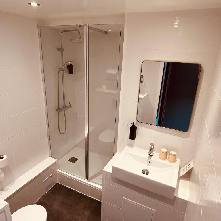 The Originals Boutique Hotel Le Panorama Mont Dore - Chambre Double - Vue sur Vallée - 3