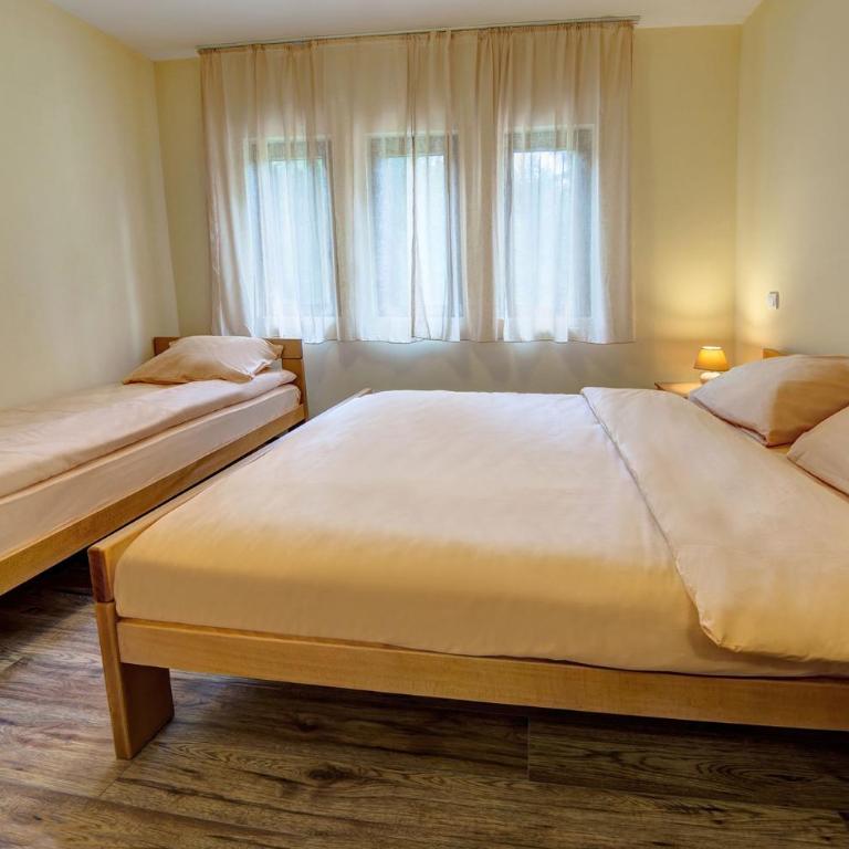 Apartmani Bijelic - Apartment with Terrace - 4