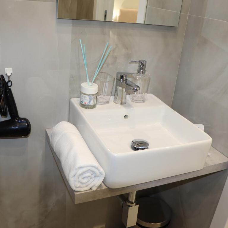 Barbaro Suite & Apartment - Camera Matrimoniale con Balcone - 7
