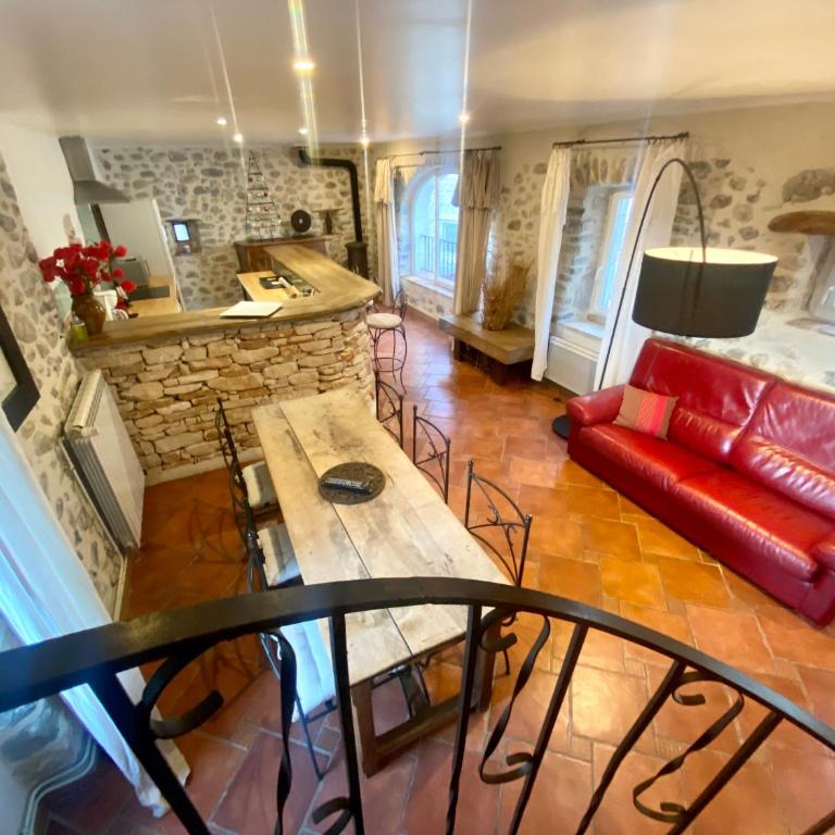 Gîte de groupe 19p-9ch OU 3 gîtes indépendants 6p-3ch - PATIO et PISCINE INTERIEURE CHAUFFEE TOUTE L'ANNEE - Maison 3 Chambres - 19