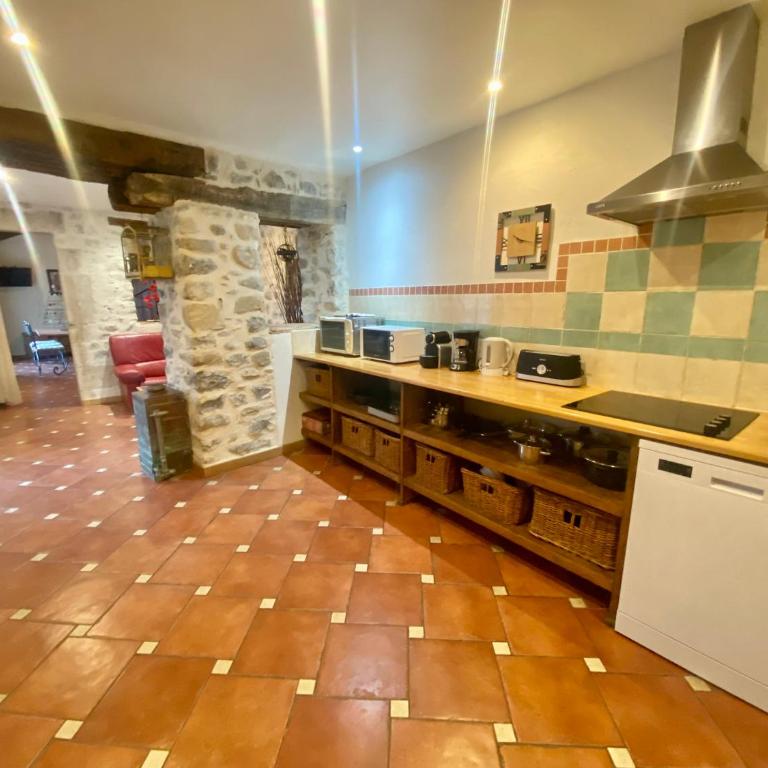 Gîte de groupe 19p-9ch OU 3 gîtes indépendants 6p-3ch - PATIO et PISCINE INTERIEURE CHAUFFEE TOUTE L'ANNEE - Maison 3 Chambres - 20