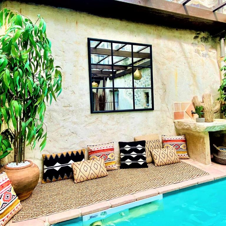 Gîte de groupe 19p-9ch OU 3 gîtes indépendants 6p-3ch - PATIO et PISCINE INTERIEURE CHAUFFEE TOUTE L'ANNEE - Maison 3 Chambres - 16
