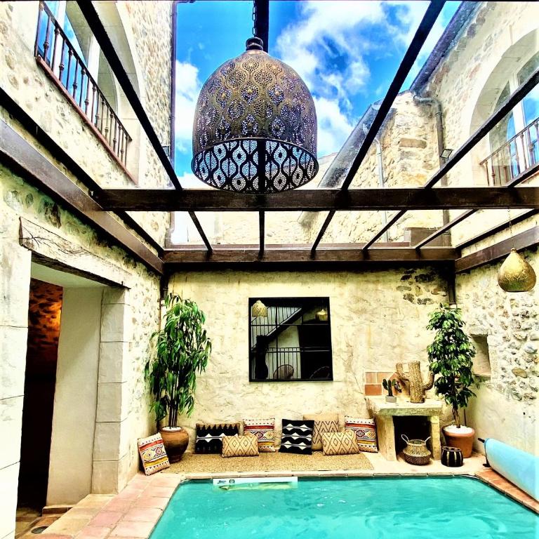 Gîte de groupe 19p-9ch OU 3 gîtes indépendants 6p-3ch - PATIO et PISCINE INTERIEURE CHAUFFEE TOUTE L'ANNEE - Maison 3 Chambres - 9