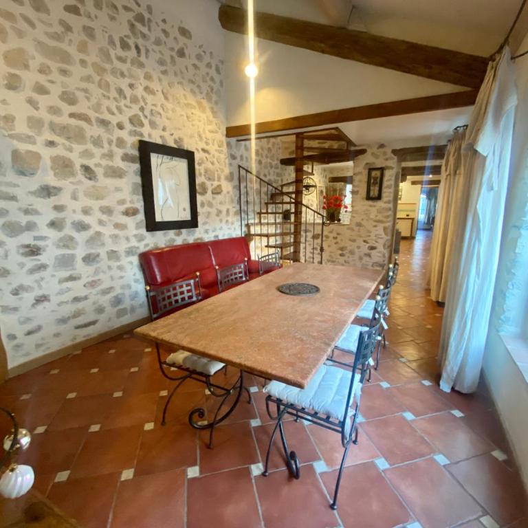 Gîte de groupe 19p-9ch OU 3 gîtes indépendants 6p-3ch - PATIO et PISCINE INTERIEURE CHAUFFEE TOUTE L'ANNEE - Maison 3 Chambres - 21
