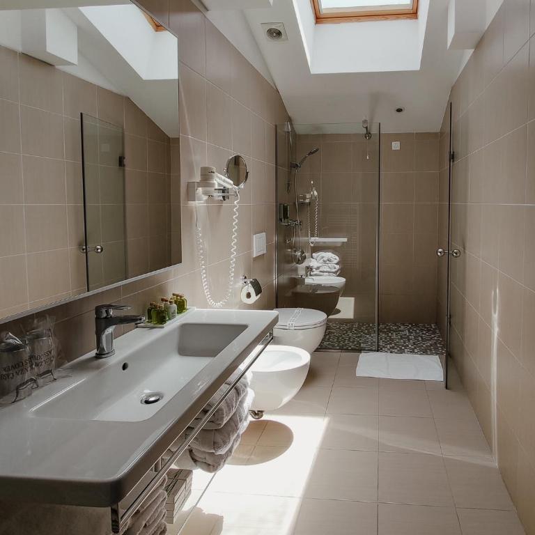 Hotel Pine - Two-Bedroom Suite with Terrace and Sea View - 7