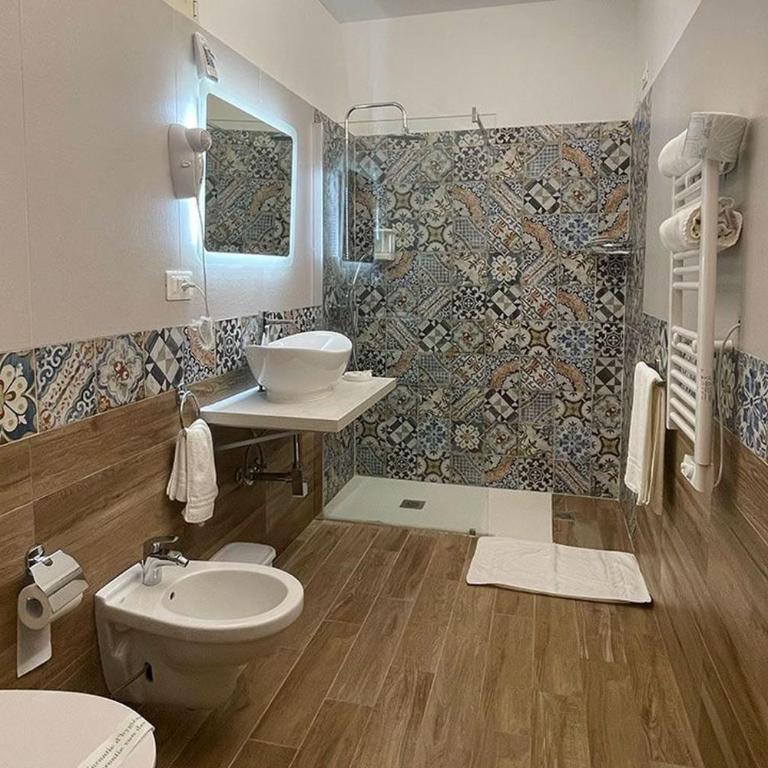 Villa Isa - Camera Matrimoniale con Bagno Privato - 5