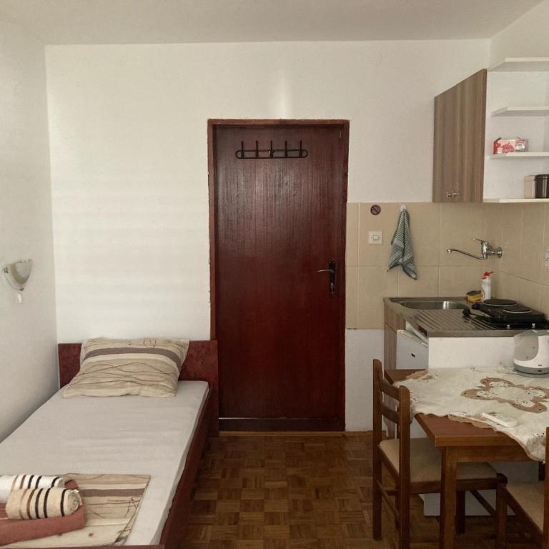 Apartments Aleksic - Trokrevetna Soba - 5