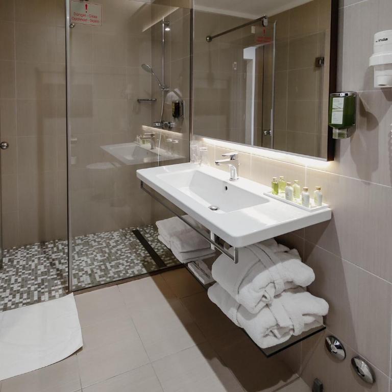 Hotel Pine - Double or Twin Room with Sea View - 2