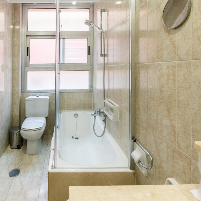 Torreluz Centro - Habitación Doble con aparcamiento - 1 o 2 camas - 4