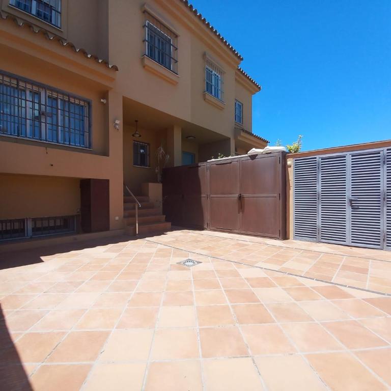 Adosado con piscina y vistas al mar. - Casa de 6 dormitorios - 5