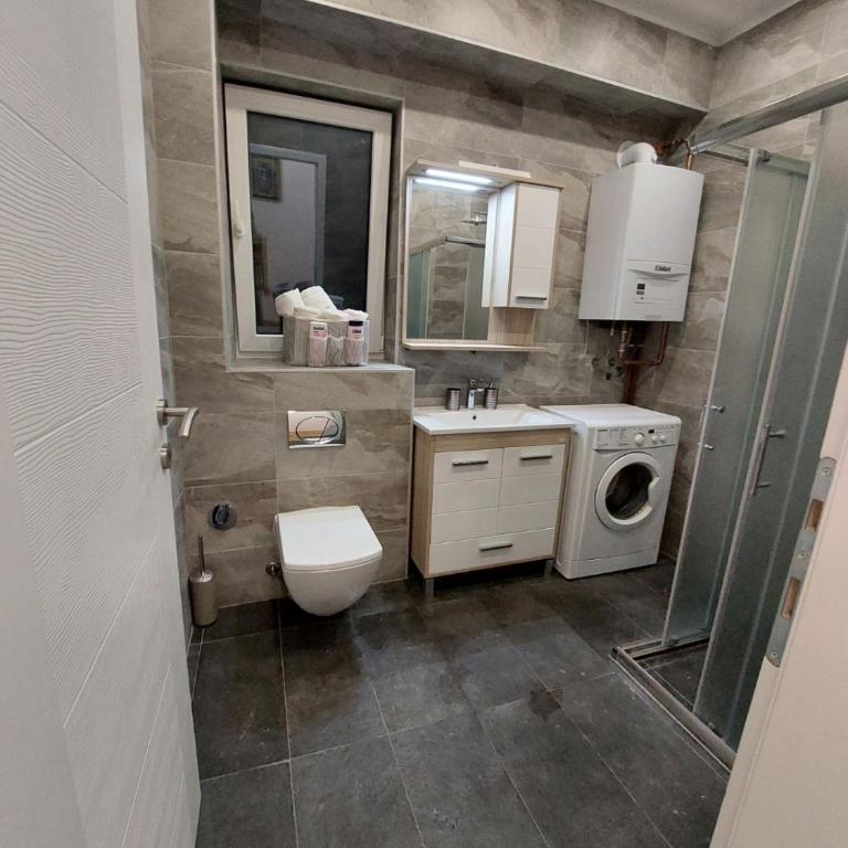 La Luna - FREE PRIVATE PARKING - One-Bedroom Apartment - 9