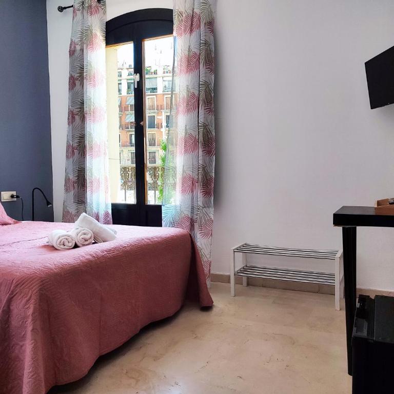 Flats Friends Plaza de la Reina - Quadruple Room with View - 11