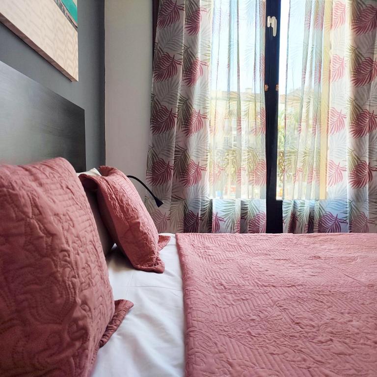 Flats Friends Plaza de la Reina - Quadruple Room with View - 10