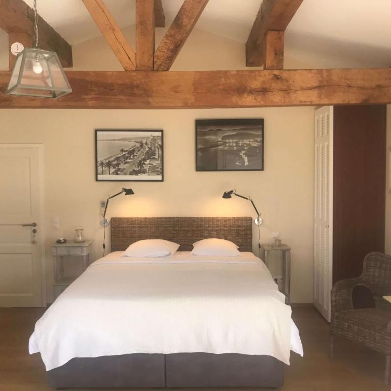 Villa La Begude - Boutique B&B - Chambre Double Supérieure 3 - Vue sur Piscine - 33 m² - 7