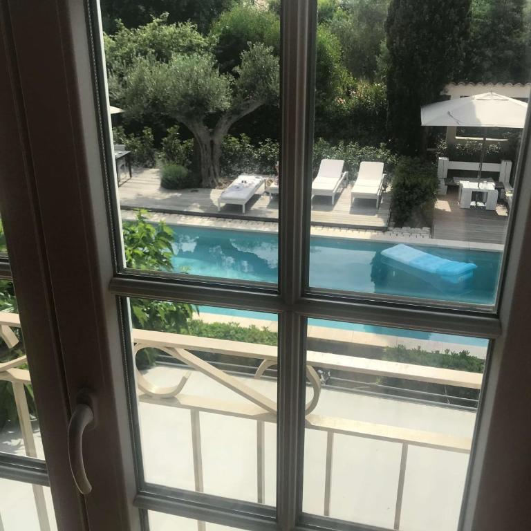 Villa La Begude - Boutique B&B - Chambre Double Supérieure 3 - Vue sur Piscine - 33 m² - 3