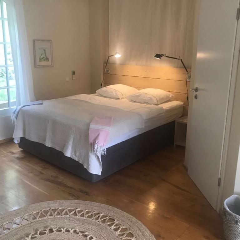 Villa La Begude - Boutique B&B - Chambre Double avec Balcon 5 - Vue sur Piscine - 24 m² - 8