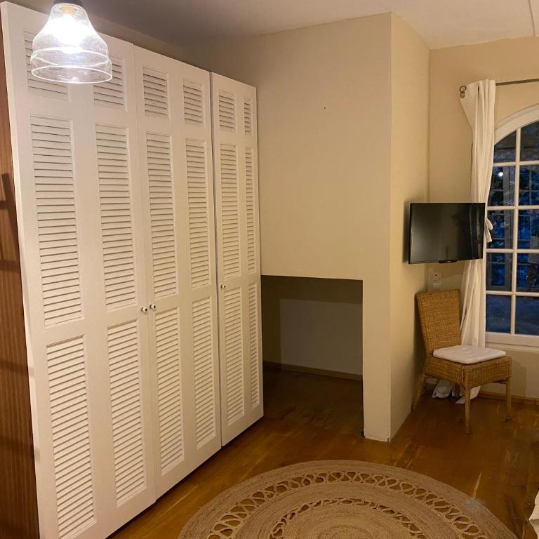 Villa La Begude - Boutique B&B - Chambre Double avec Balcon 5 - Vue sur Piscine - 24 m² - 10