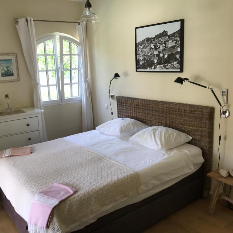 Villa La Begude - Boutique B&B - Chambre Double avec Balcon 1 - Vue sur Piscine - 24 m² - 6