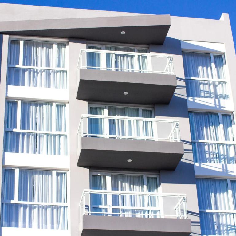 Ramada Residences by Wyndham Puerto Madryn CQ Mitre - One-Bedroom King Apartment with Sofa Bed - Non-Smoking - 2