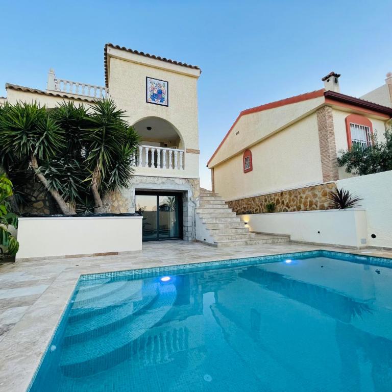 Casa Azure - Three-Bedroom House - 14
