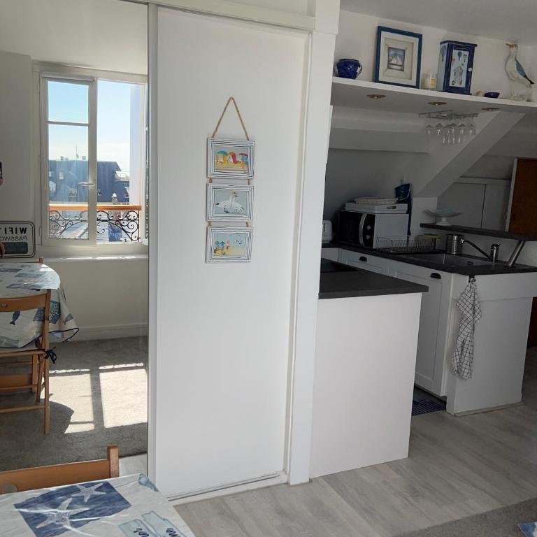 Le Cocooning T2 rénové et 5min à pied de la mer au cœur de Trouville - Apartamento - 9