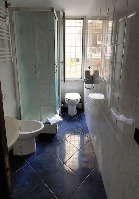 GEMELLI HOLIDAYS - Monte Mario Station connecting to center in 20 minutes, 2 easy lofts, groundfloor with courtyard, mezzanine bedroom, baby & pet friendly, 2 steps from groceries, restaurants, park, bus, cycle path - Warm guest care in 4 languages - Apartment mit 1 Schlafzimmer - 4