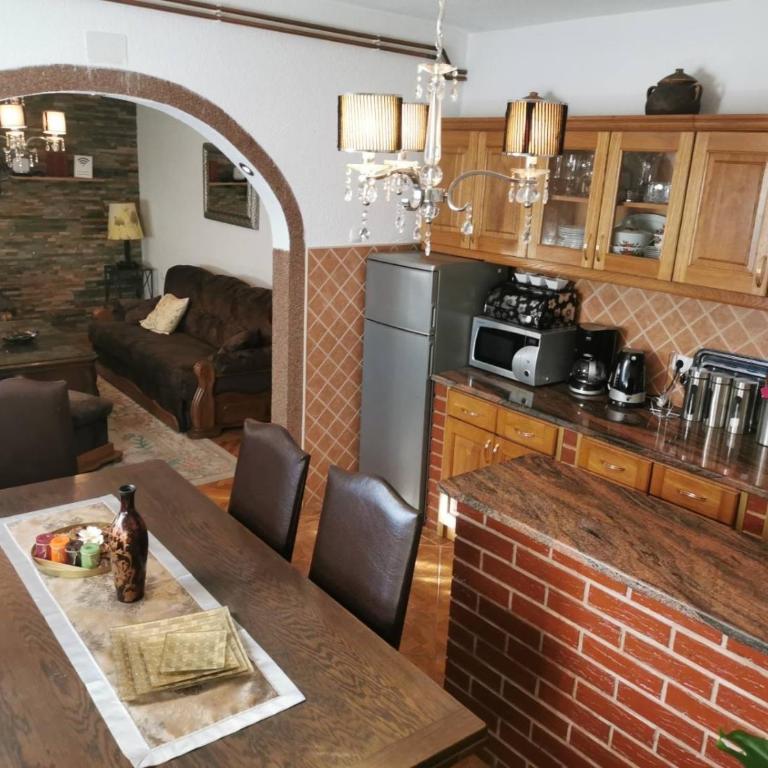 House Leyla - Three-Bedroom House - 11