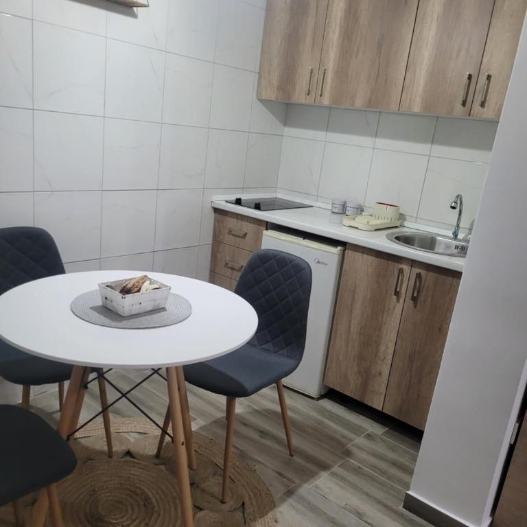 Apartments & Studio Haxhibeti - Standardni Trokrevetni Studio - 13