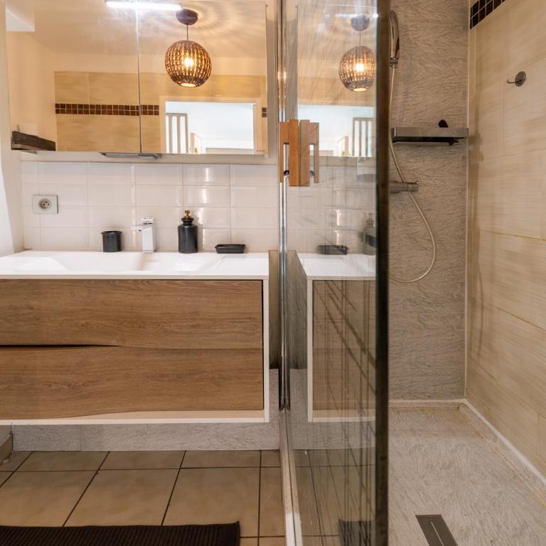 Duplex T3 Moderne au Metro - Clim & Parking Privé - Appartement 2 Chambres - 14