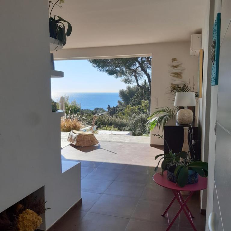 VILLA ANADINE - Aiguebonne BOULOURIS - PLEINE VUE MER - À 5 minutes à pied de la plage - Climatisée - Villa 3 Chambres - 57