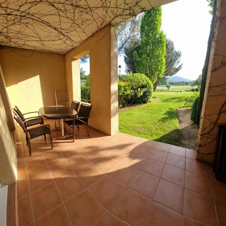 Golf de Pont Royal - appartement paisible rez de jardin - terrasse & piscine - Appartement 1 Chambre - 13