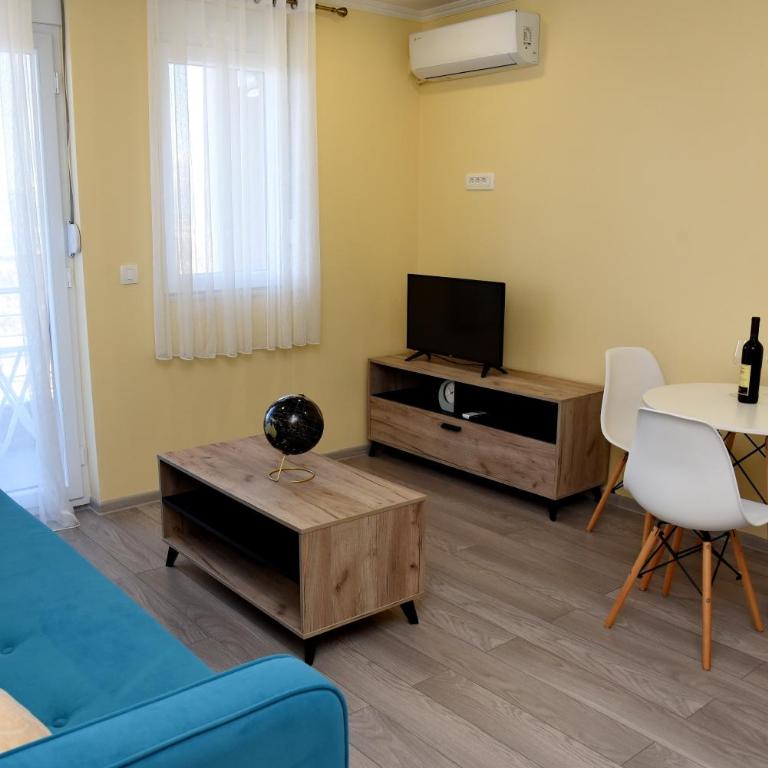 Sunset Vista Apartments - One-Bedroom Apartment - 2