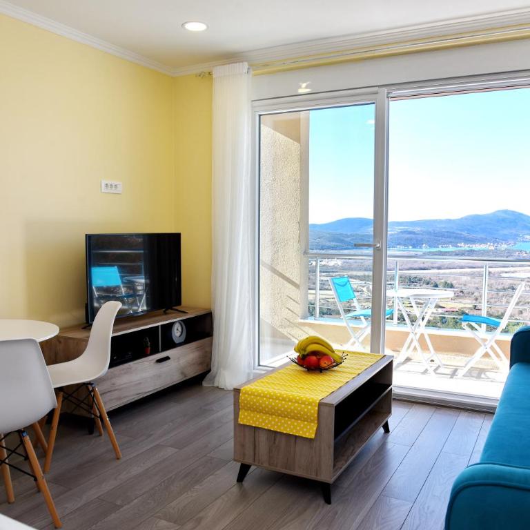 Sunset Vista Apartments - One-Bedroom Apartment - 2