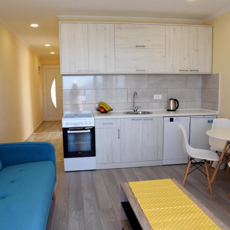 Sunset Vista Apartments - One-Bedroom Apartment - 4