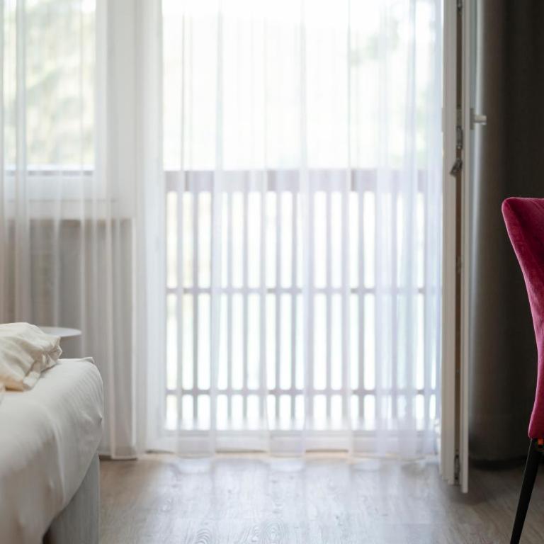 Seehotel Vinzenz - Kleines Doppelzimmer mit einem Balkon und Seeblick - 4