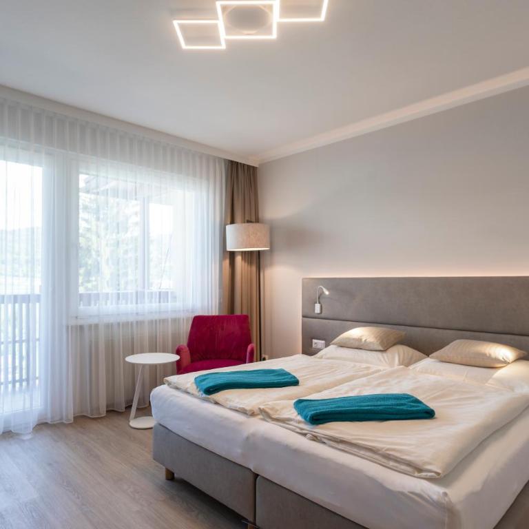 Seehotel Vinzenz - Kleines Doppelzimmer mit einem Balkon und Seeblick - 3