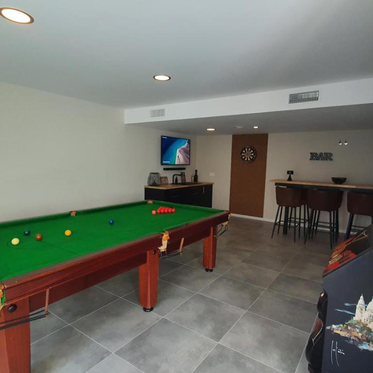 Pool & Snooker Villa - Villa - 16