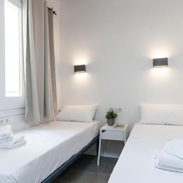 Aparteasy - Deluxe Family Apartments with Pool - Three-Bedroom Apartment - 9
