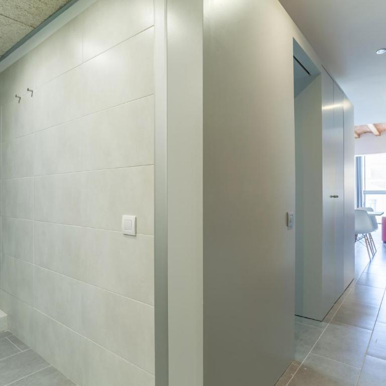 Aparteasy - Deluxe Family Apartments with Pool - Three-Bedroom Apartment - 12