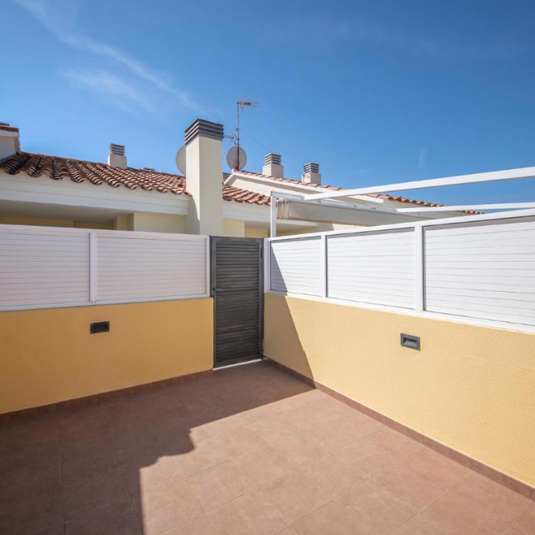 R129 Apartamento con terraza y piscina comunitaria cerca de la playa - Apartamento - 24