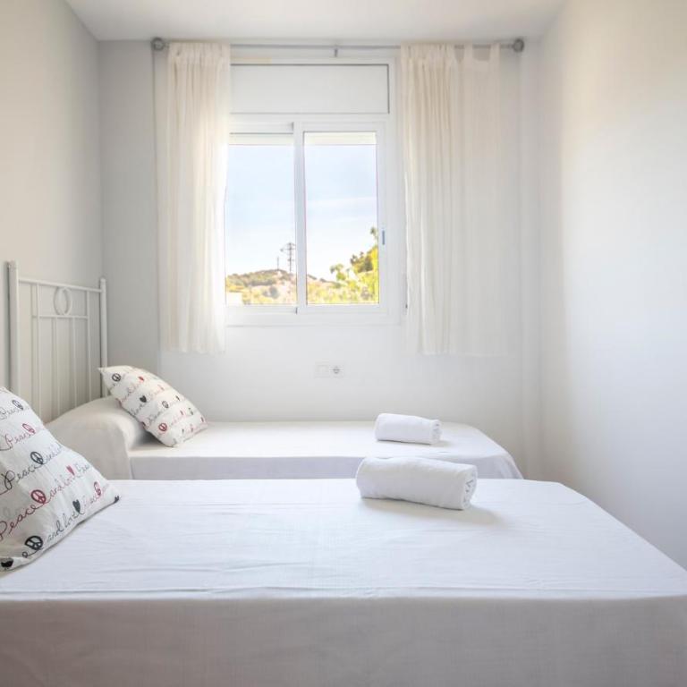 R129 Apartamento con terraza y piscina comunitaria cerca de la playa - Apartamento - 4